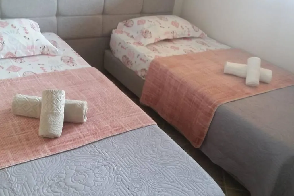 Lusi'S Apartment بورغراديك ألبانيا