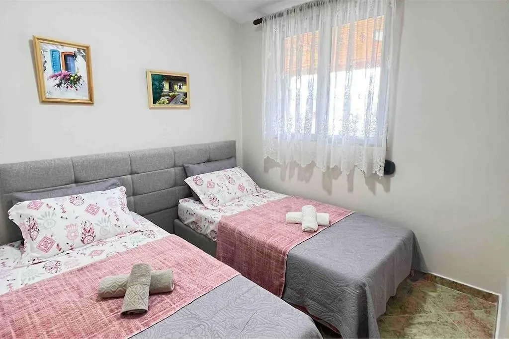 Lusi'S Apartment بورغراديك